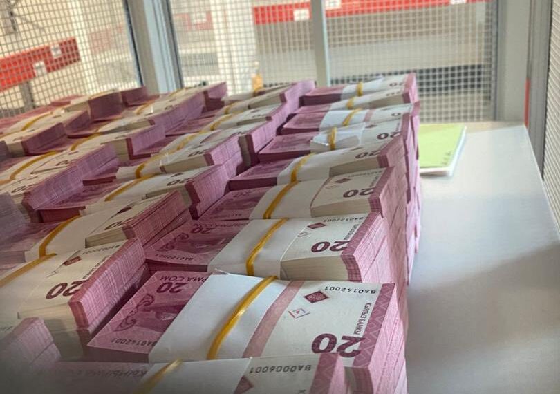 Садыр Жапаров сом Кыргызстанда басылып чыга баштаганын билдирди