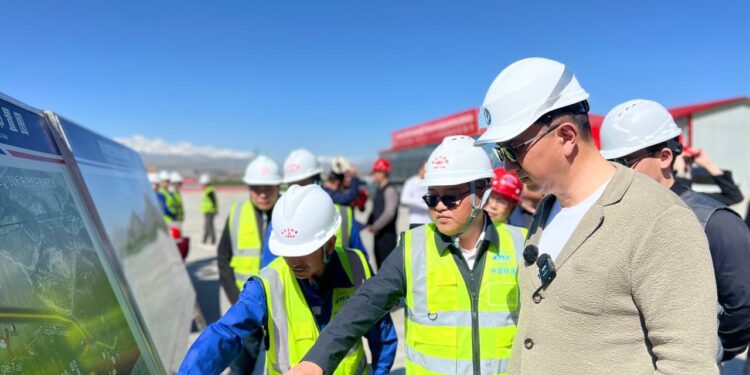 Кытай-Кыргызстан-Өзбекстан темир жолу жана “Жалал-Абад” аэропортунун курулуш иштери жүрүп жатабы? Облус башчысы кабар алды