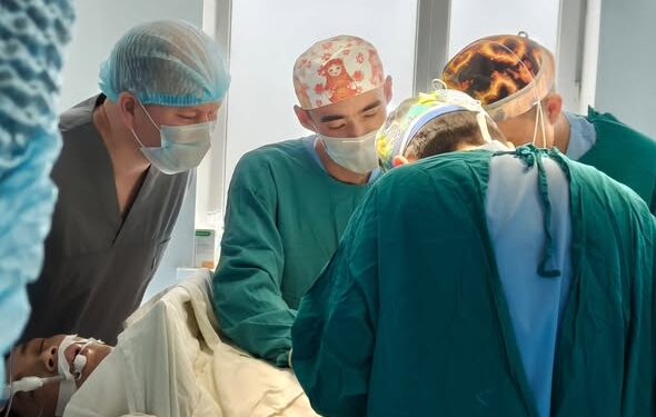 Эне жана баланы коргоо улуттук борборунда кезектеги акысыз бөйрөк алмаштыруу операциясы жүргүзүлдү