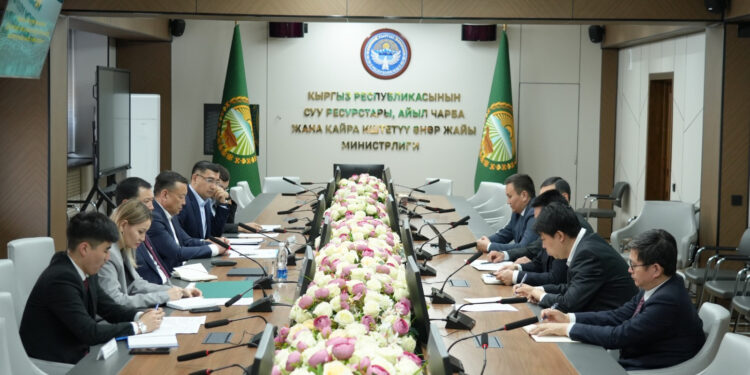 Минкаб төрагасынын орун басары Кытай-Кыргызстан-Өзбекстан темир жол долбоорун ишке ашыруу боюнча жолугушуу өткөрдү