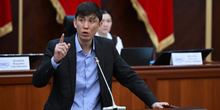 Депутат Кокулов өзүнө карата соцтармактагы негатив боюнча үн катты