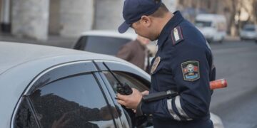 Өлкө башчысы: «Айрым МАИ кызматкерлери өздөрү жол эрежесин толук билбейт»