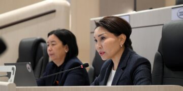 Депутат Сурабалдиева: «Азык-түлүк кымбаттап жатат. Бензин да кымбаттайт деген чынбы?»