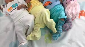 Ошто төрт эм төрөгөн эне ымыркайлары менен үйүнө чыгарылды