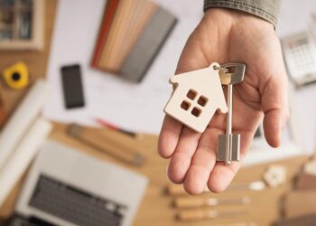 Ошто төрт эм төрөлгөн үй-бүлөгө үч бөлмөлүү батирдин ачкычы тапшырылды