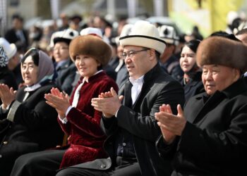 Садыр Жапаров жана Айгүл Жапарова Нарында Нооруз майрамына катышышты