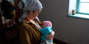 Президент үч жашка чейинки балдар үчүн жаңы мамлекеттик жөлөкпул киргизүү жөнүндө жарлыкка кол койду