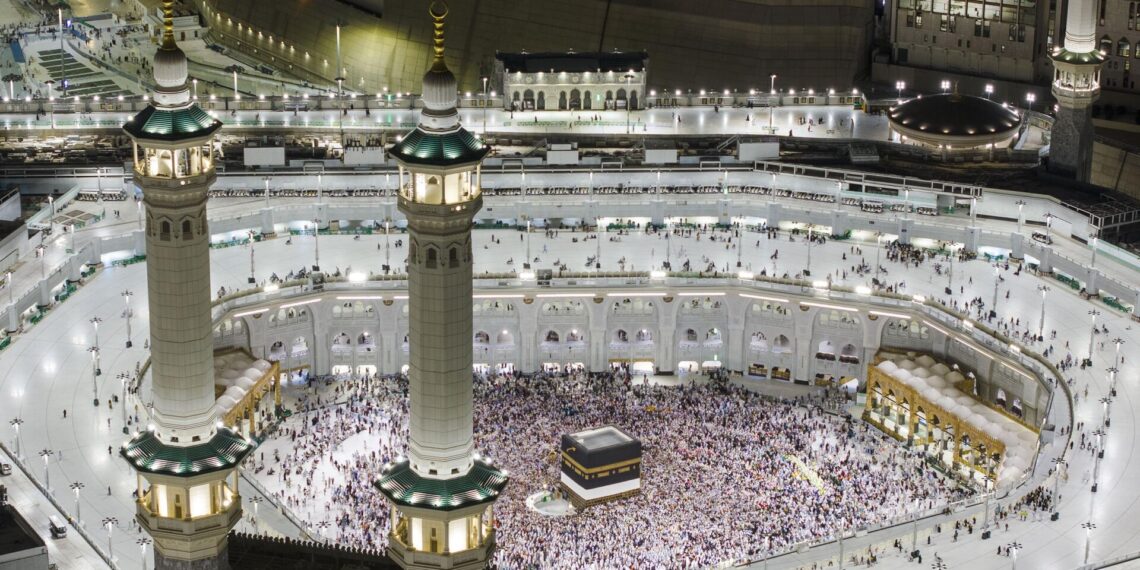 Кыргызстандык зыяратчылардын алгачкы тобу 11-майдан тарта ажылыкка аттанат