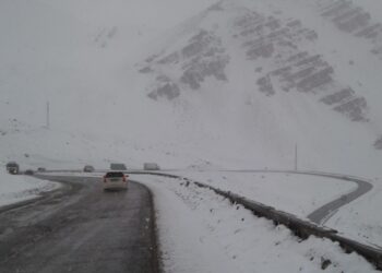 Төө-Ашуу жана Өтмөктө кар жаап жатат