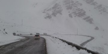 Төө-Ашуу жана Өтмөктө кар жаап жатат