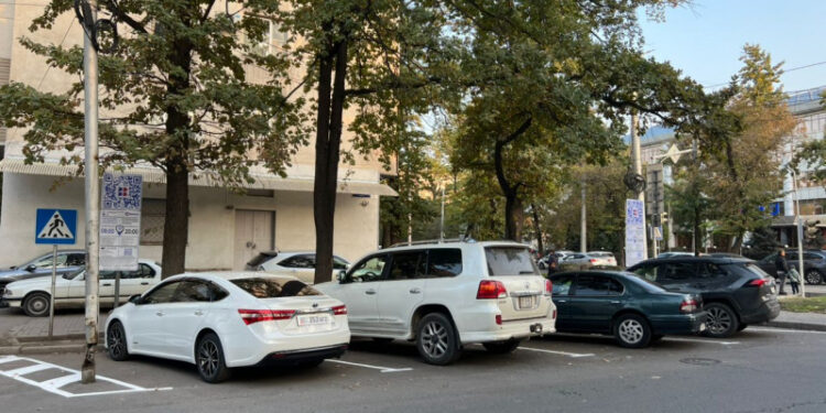 Бишкектеги муниципалдык унаа токтотуучу жайлардын тарифи жаңы система киргизилгенге чейин өзгөрүүсүз калат