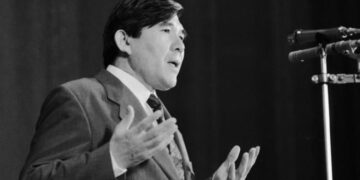 Жапаров Токаевге көрүнүктүү казак акыны Мухтар Шахановдун дүйнөдөн кайткандыгына байланыштуу көңүл айтты