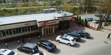 Бишкек мэри Айбек Жунушалиев «Жасмин» кафесинин ээси менен жолукту