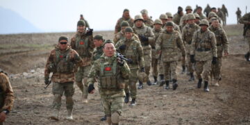 Бийик тоолуу аймактарда кызмат өтөгөн аскерлердин пенсиясын жогорулатуу демилгеси талкууланды