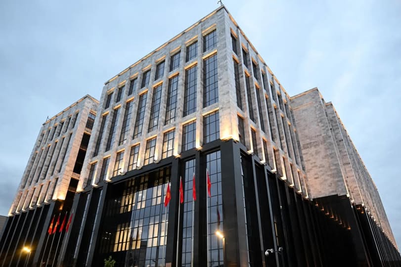 Үй-бүлөсүнө басым жасаган делген УКМКнын кызматкери кызматтан убактылуу четтетилди