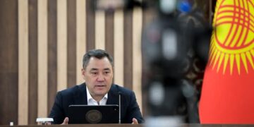 Садыр Жапаров: «Быйылкы жылы Кара-Кулжада 40 чакырым жолду оңдоп-түзөө мерчемделген»