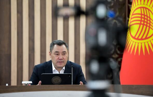 Садыр Жапаров: «Быйылкы жылы Кара-Кулжада 40 чакырым жолду оңдоп-түзөө мерчемделген»