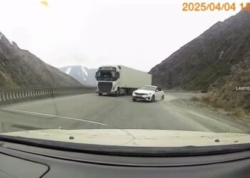 Белгиленбеген жерден жолдун каршы тилкесине чыгуу — 15 миң сом. Айып пулга жеңилдик да берилбейт