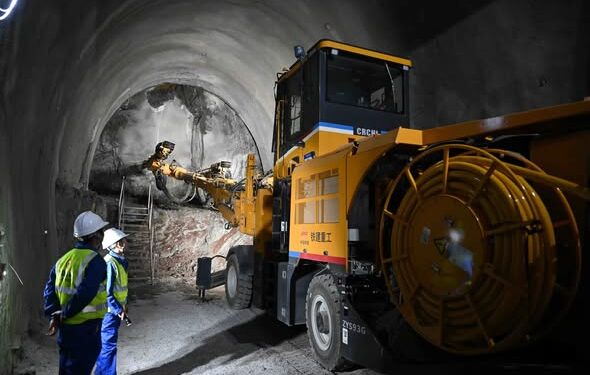 Кыргызстан – Кытай – Өзбекстан темир жолунда тоннелдерди казуу иштери жүрүп жатат