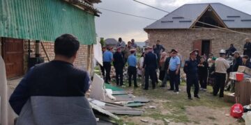 Милиция Ак-Ордодогу мыйзамсыз делген үйлөрдү бузуу боюнча маалымат берди