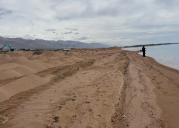 Ысык-Көлдүн акваториясына кум жана топурак төгүлүүсү: Министрлик курулуш компанияларына текшерүү иштерин баштады
