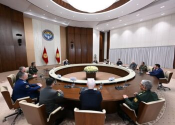 Садыр Жапаров ШКУга мүчө-мамлекеттердин коргоо ведомстволорунун жетекчилерин кабыл алды