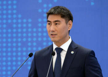 Экс-депутат Айдарбеков ИИМде сурак бергени айтылууда