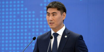 Экс-депутат Айдарбеков ИИМде сурак бергени айтылууда