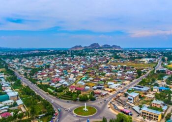 Ош шаарында 6-кабаттан студент кыз боюн таштаган, учурда жандандыруу бөлүмүндө дарыланууда