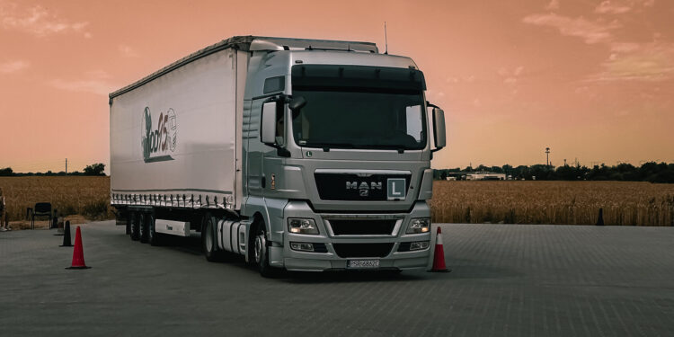 Европалык айдоочулук сертификатын алуу боюнча окуу эми Кыргызстанда ишке ашырылат