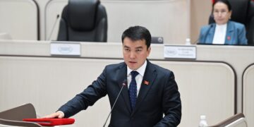 Дагы бир депутат мандатын тапшыруу боюнча арыз жазды