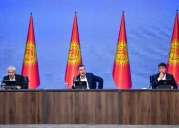 Садыр Жапаров Ош шаарынын тургундарынын суроолоруна жооп берди