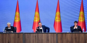 Садыр Жапаров Ош шаарынын тургундарынын суроолоруна жооп берди