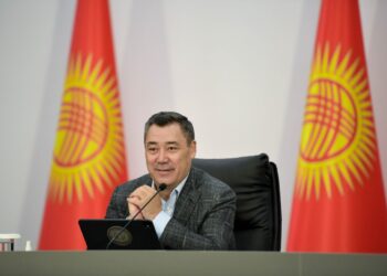 Президент менен жолугушуу: Кара-Суу базарынын иштеши негизги темалардын бири болду