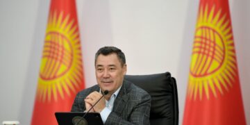 Президент менен жолугушуу: Кара-Суу базарынын иштеши негизги темалардын бири болду