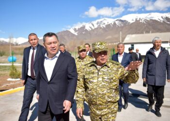 Садыр Жапаров “Кара-Мык” чек ара заставасына барды