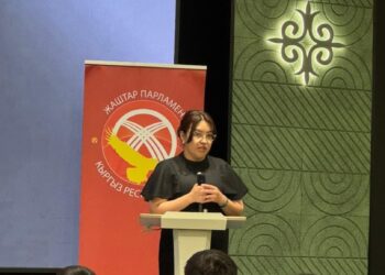 Бишкекте «Жаштар Парламенти» долбоорунун 15 жылдыгы белгиленди