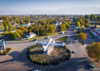 Токмоктогу окуучу кызга байланыштуу окуя. Бул иш агартуу министринин жеке көзөмөлүндө